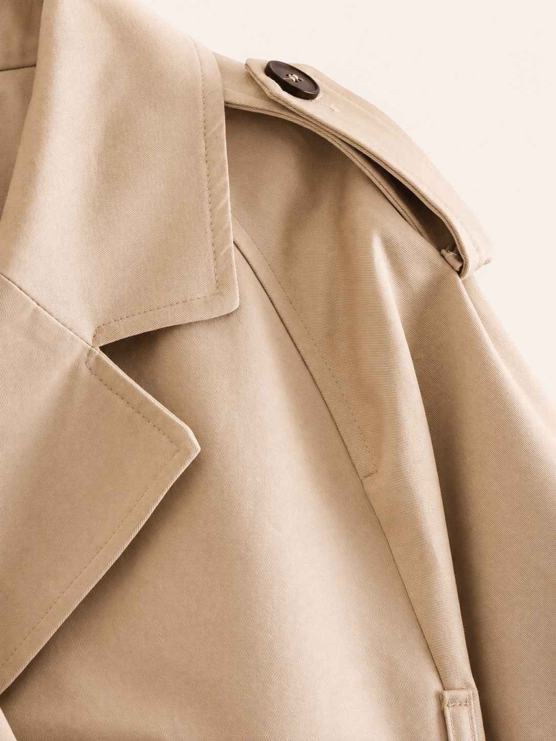 Veste trench courte camel Maison Hishma, détail du vêtement