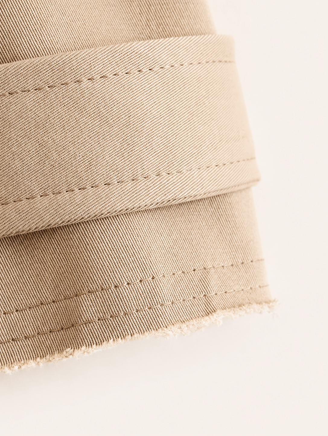 Veste trench courte camel Maison Hishma, détail du vêtement
